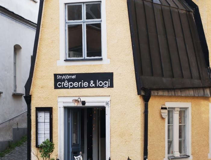 700 creperie exterior  