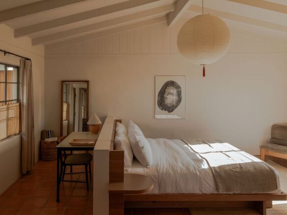 hotel wren studio manola guest room  