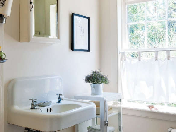 justine hands cape cod summer cottage bath  