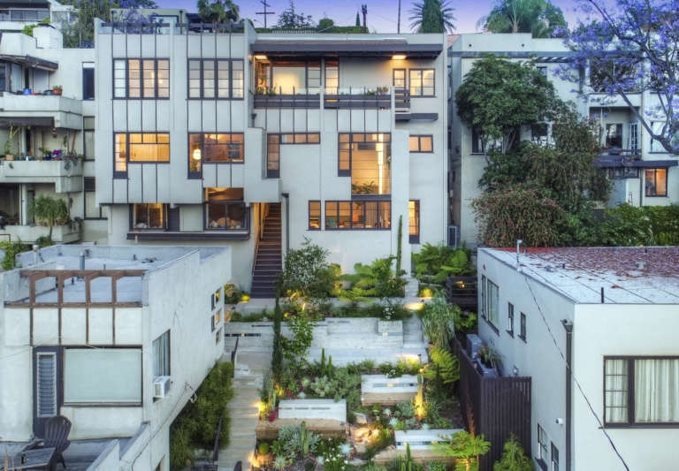 manola court live give la exterior  