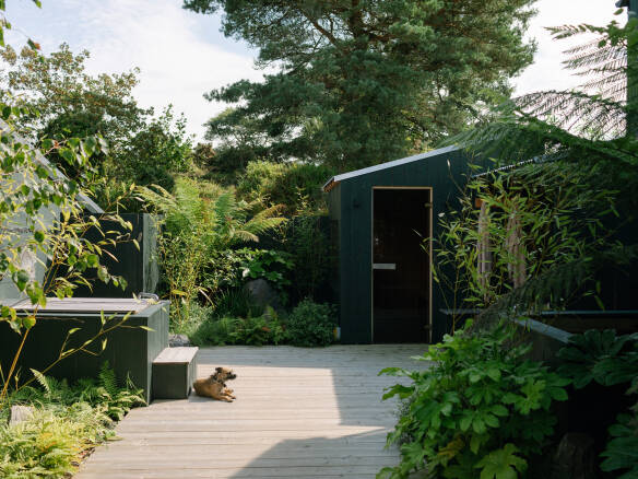 A Collective Interior Hotel Mass in Pigalle Paris portrait 14