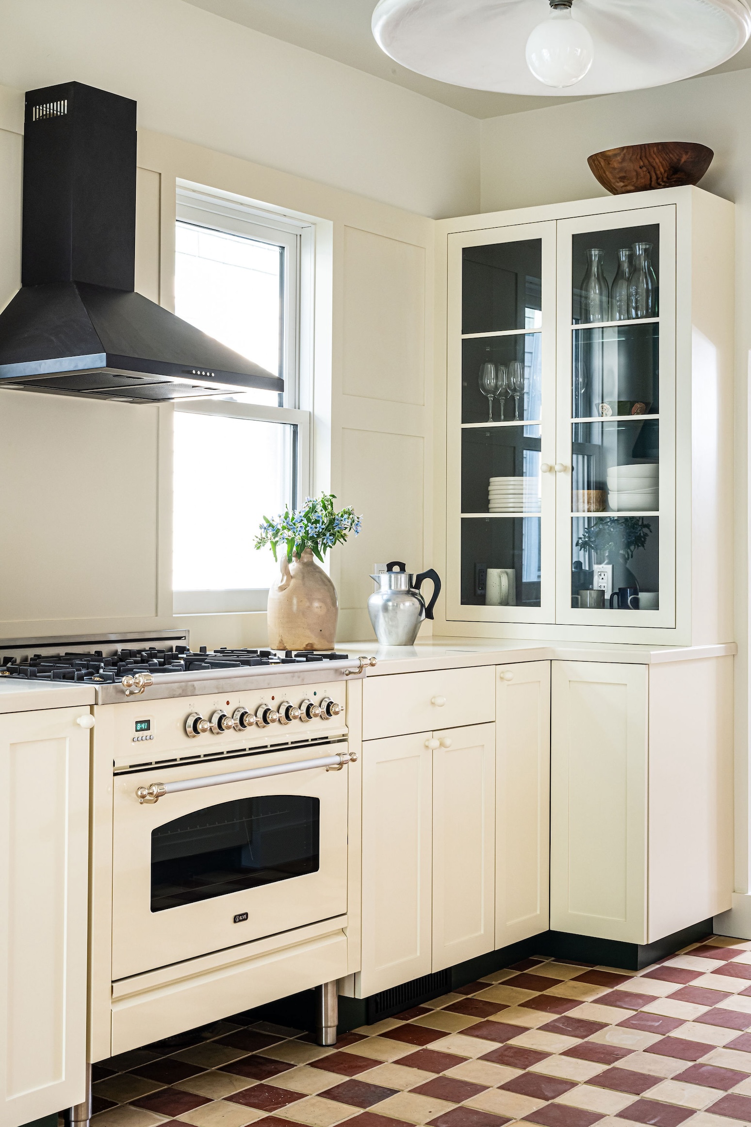 the range is an ilve nostalgie ii and the pyramid range hood is from ancona. no 20