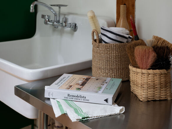 rm low impact home issue cover   vol 16 iss 40 katz justine hand photo  