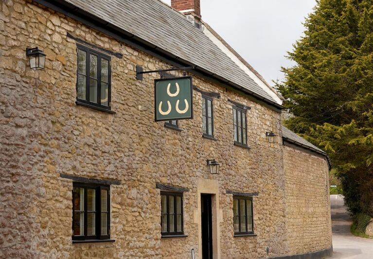 the three horseshoes  